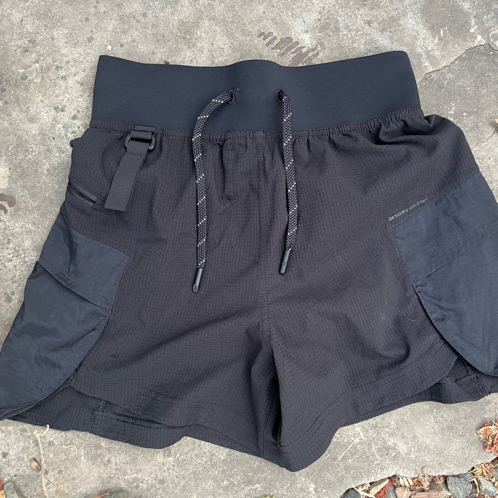 Lululemon size 4 Woven High Rise Hiking Shorts 4 inch